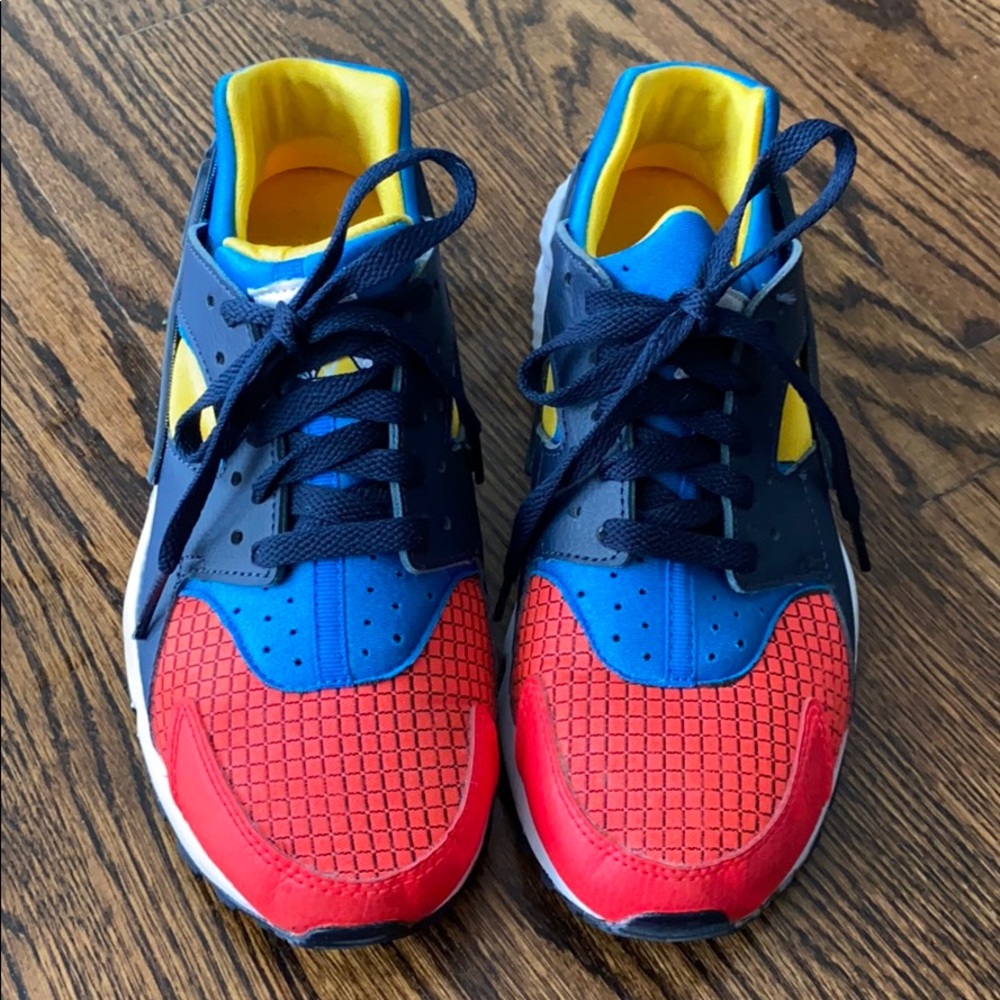 Sneakers - Picture 2 of 4
